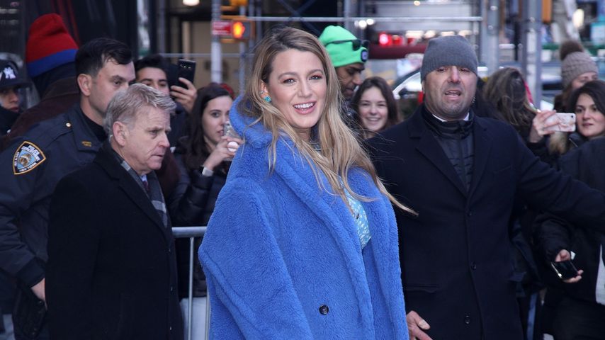 Mit "Krümelmonster-Mantel": Blake Lively strahlt in Blau!