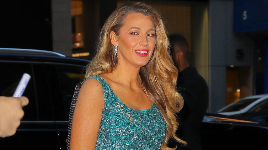 Heiß! Blake Lively genießt Mädelsabend im knappen Minikleid