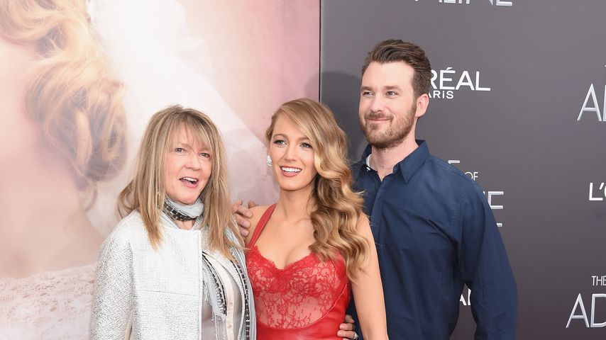 Blake Lively (m.) mit ihrer Mutter Elaine und ihrem Bruder Eric, 2015