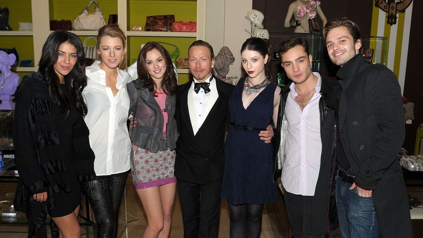 Blake Lively und Michelle Trachtenberg mit dem Cast von "Gossip Girl", 2010
