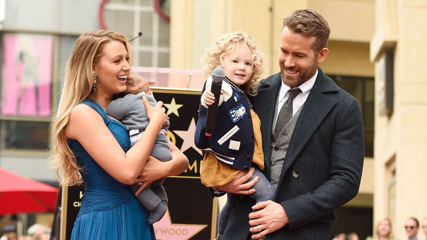 Blake Lively und Ryan Reynolds mit ihren Töchtern auf dem "Walk of Fame" in Hollywood