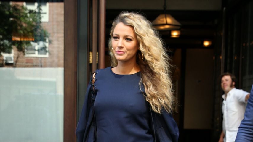 Schwanger im Wasser: Blake Lively zeigt nackten Babybauch