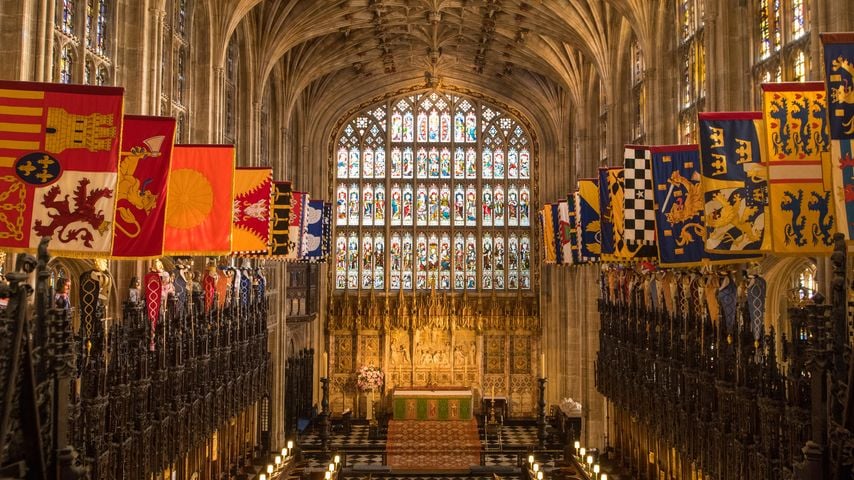 Der Chor der St.-George’s-Kapelle in Windsor Castle mit Wappenbannern.