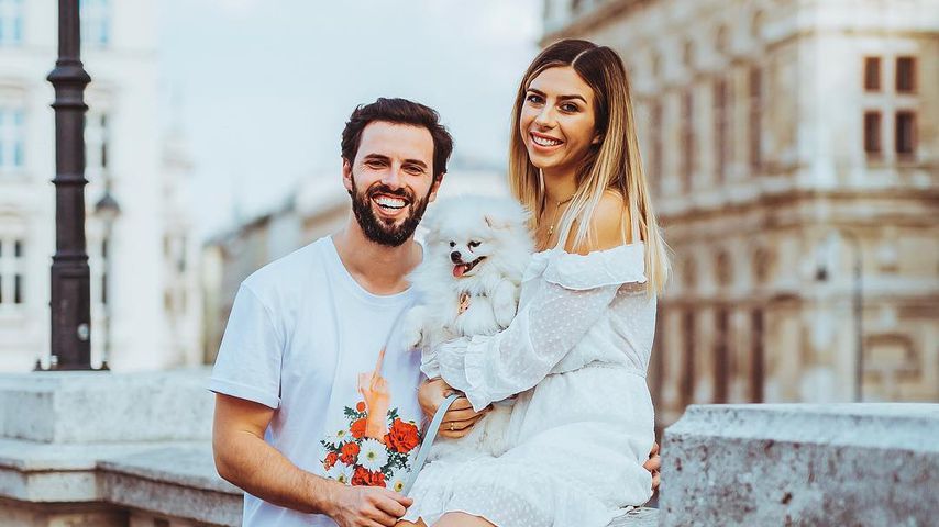 Fashion-Bloggerin Luísa Líon mit ihrem Verlobten Daniel Baldock und Hund Leo