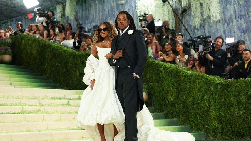 Blue Ivy Carter und Jay-Z bei der Met Gala 2026 im Metropolitan Museum of Art in New York