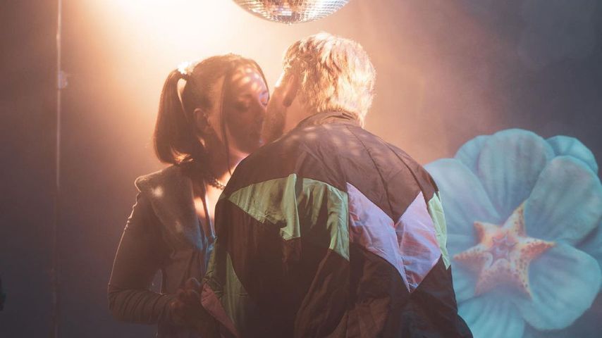 Blümchen und Finch in ihrem Musikvideo zu "Herzalarm"