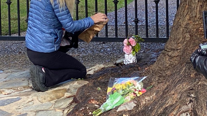 Blumen vor dem Haus der verstorbenen Schauspielerin Betty White
