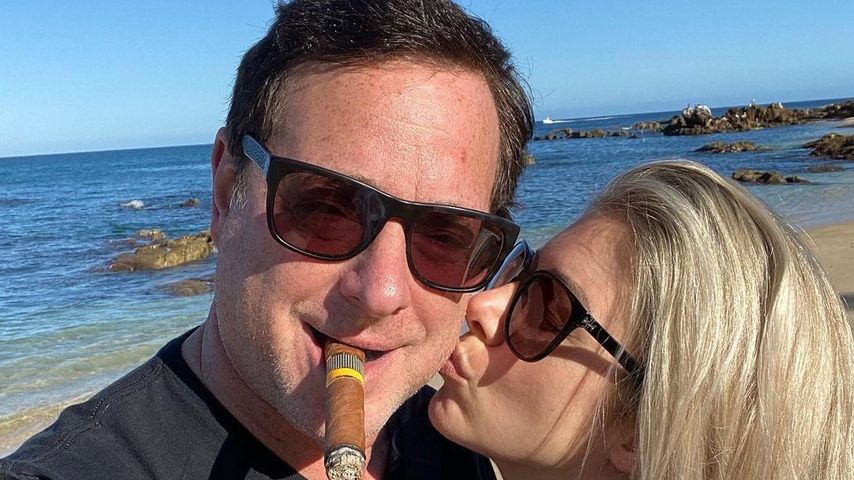 Bob Saget und seine Frau am Strand