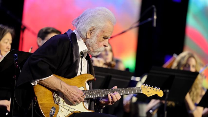 Bob Weir performt bei den MusiCares Persons of the Year, Januar 2026