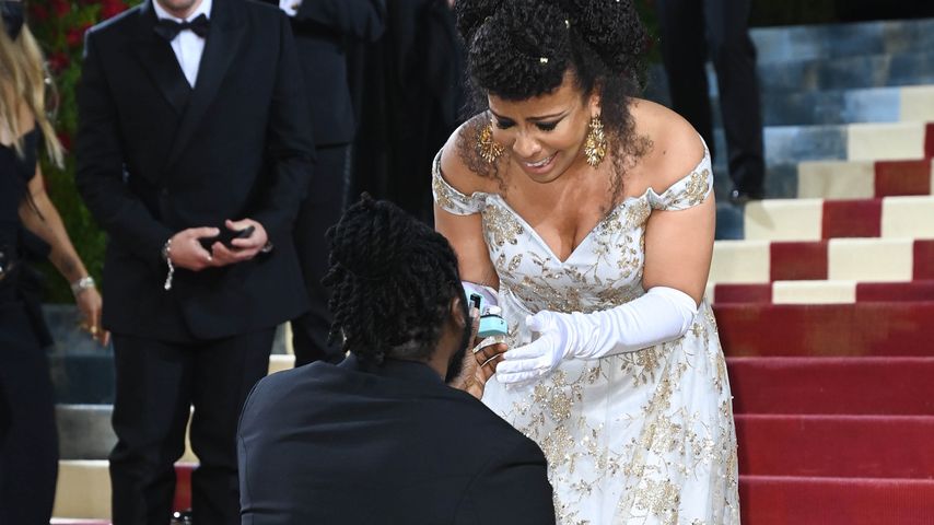 Cringe? New Yorker Politikerin verlobt sich bei der Met Gala