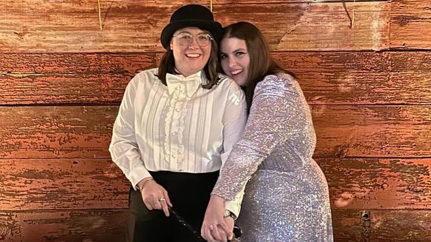 Bonnie Chance Roberts und Beanie Feldstein, Ehepaar