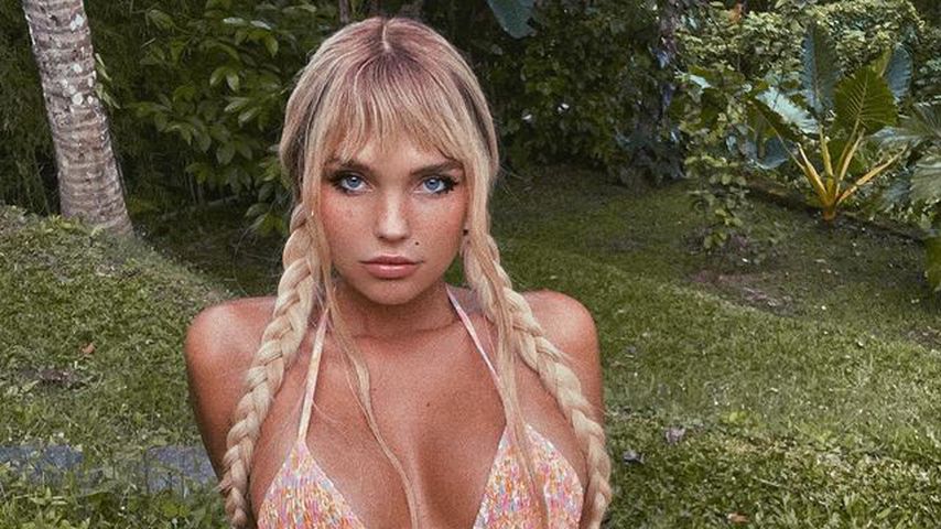 Von wegen Herbstlaune: Bonnie Strange heizt im Bikini ein