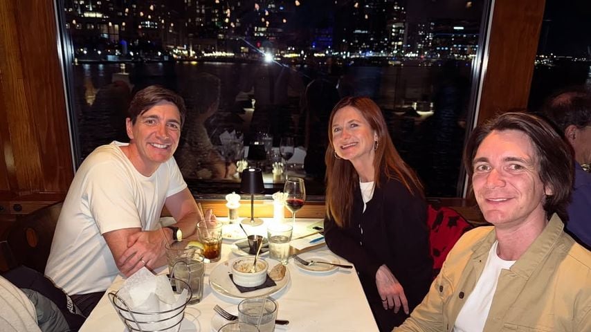 Bonnie Wright diniert mit James und Oliver Phelps