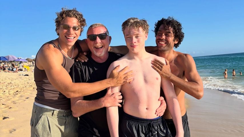 Im Urlaub: Boris Becker strahlt mit Söhnen um die Wette