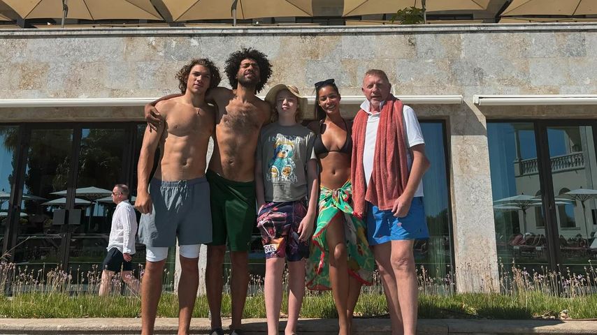 Boris Becker mit seiner Freundin und Söhnen im August 2024