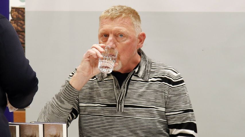 Kein Interesse? Boris Beckers Signierstunde bleibt fast leer
