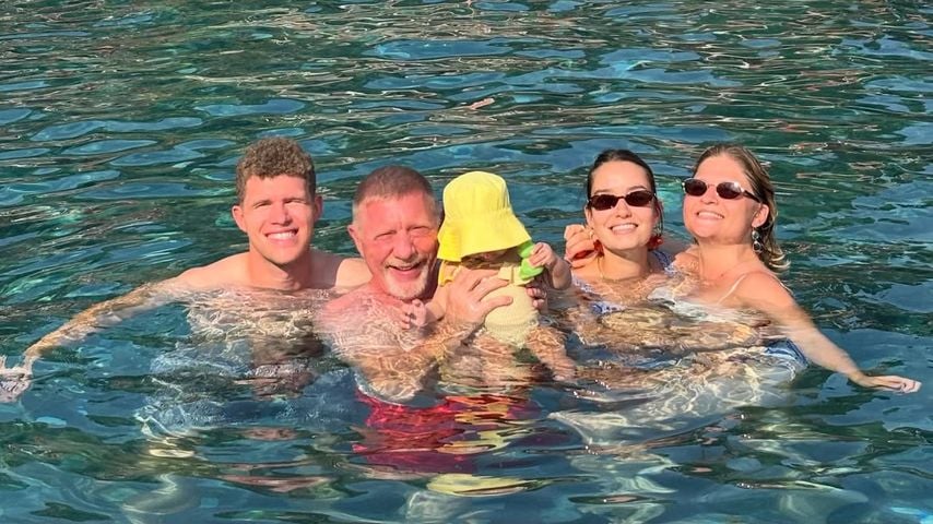 Boris Becker und Familie badet im Urlaub am Comer See