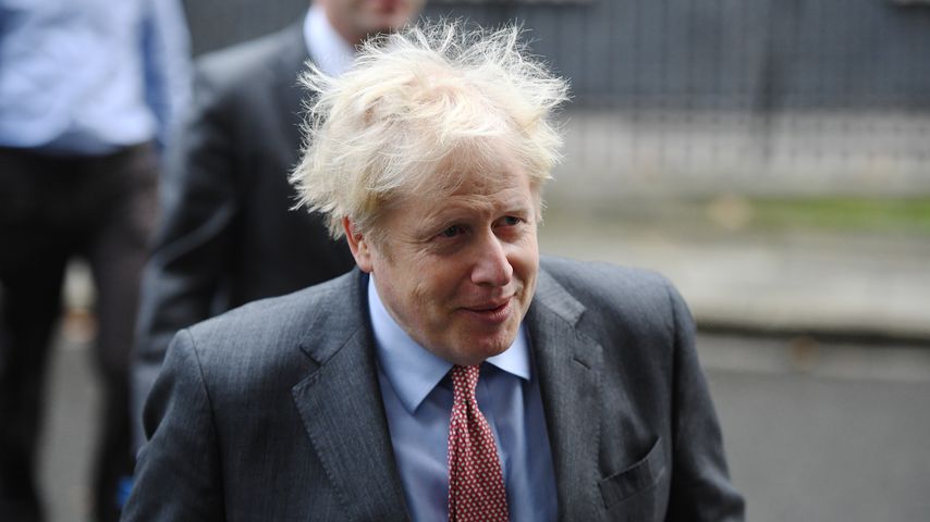 Kein Kamm? Boris Johnson entschuldigt sich für wilde Frisur