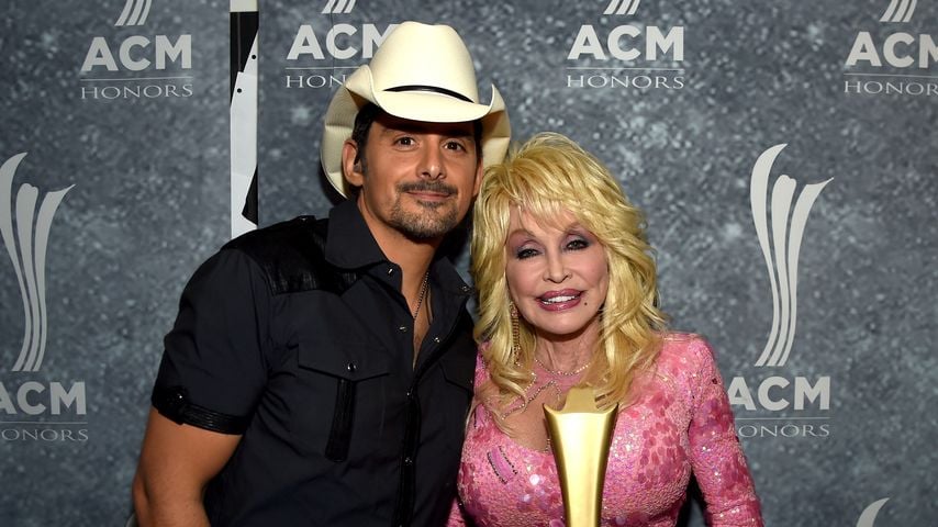 Brad Paisley kämpft bei Dolly-Parton-Hommage mit den Tränen