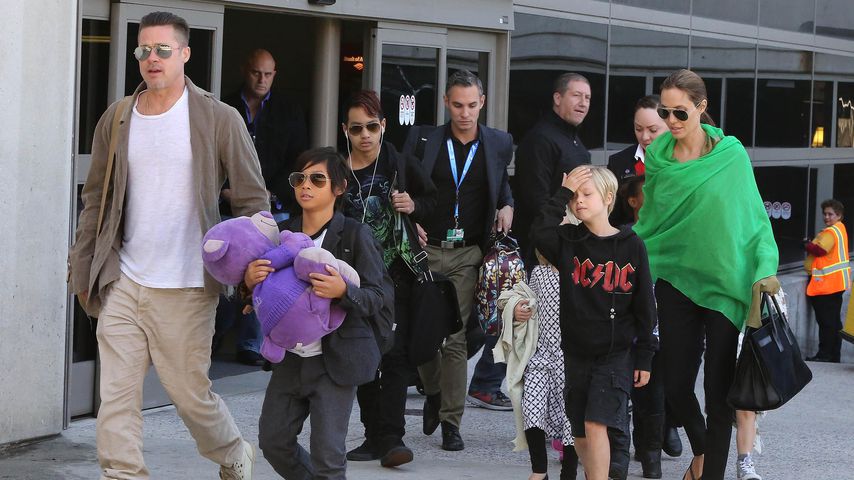 Brad Pitt und Angelina Jolie mit ihren Kindern, 2014