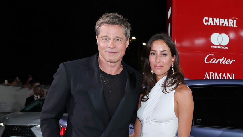 Brad Pitt und Ines de Ramon bei der Premiere von "Wolfs" im September 2024