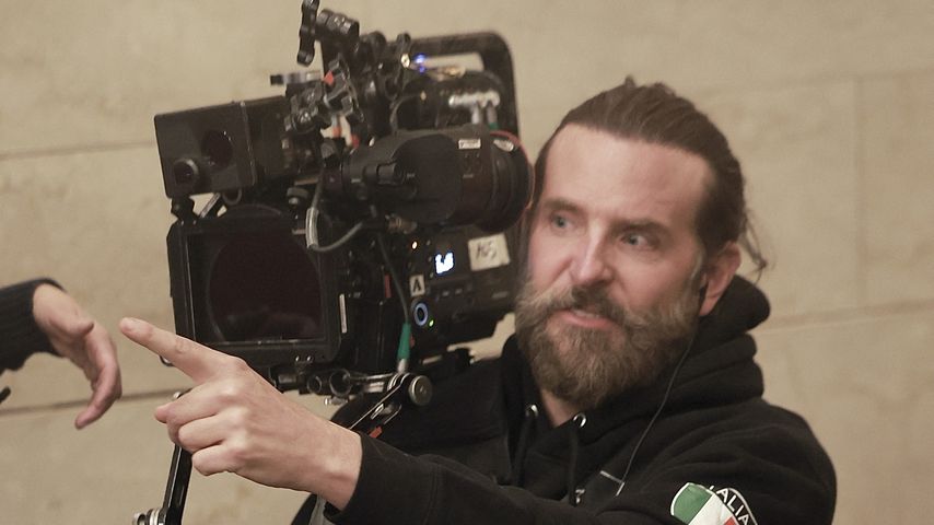 Bradley Cooper am Set von "Is This Thing On?", März 2025