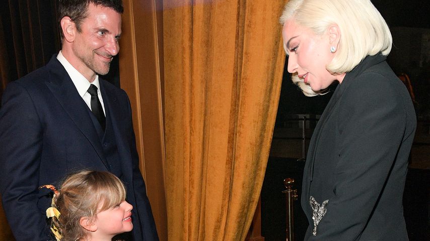 Bradley Cooper mit seiner Tochter Lea und Lady Gaga bei einer Premiere