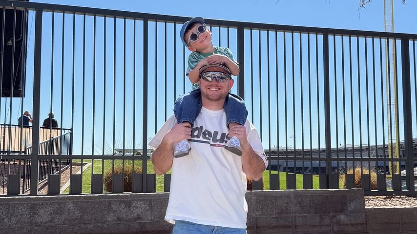 Brady Kiser mit seinem Sohn Trigg