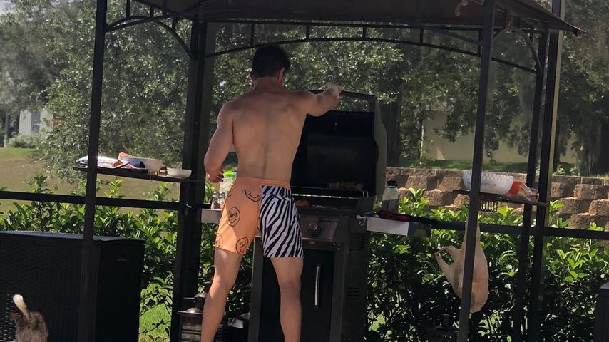 Sexy Rücken: Welcher "Tote Mädchen lügen nicht"-Star ist es?