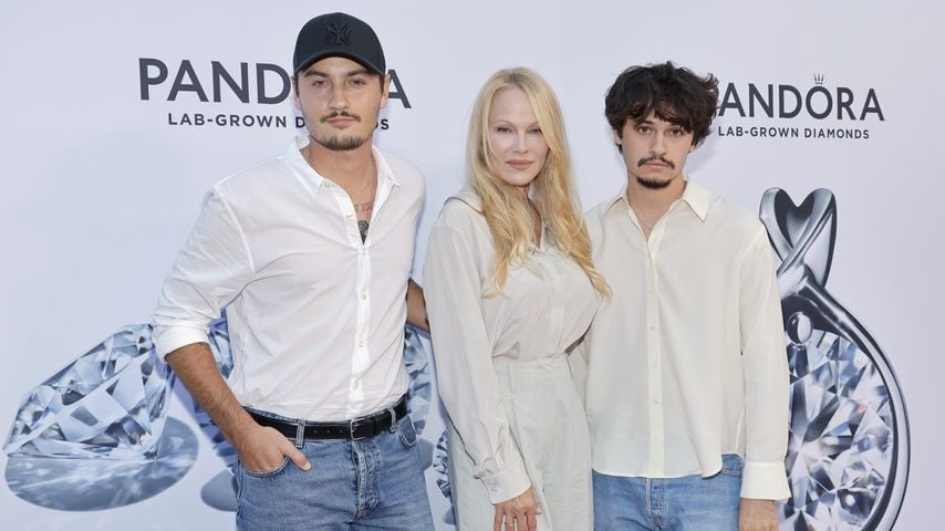 Brandon Lee, Pamela Anderson und Dylan Lee, 2023