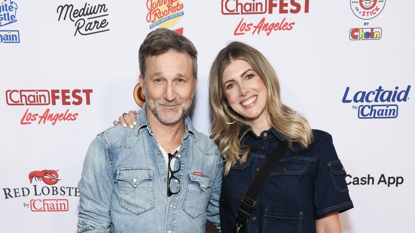 Kelly Rizzo und Breckin Meyer tauschen heiße Küsse aus