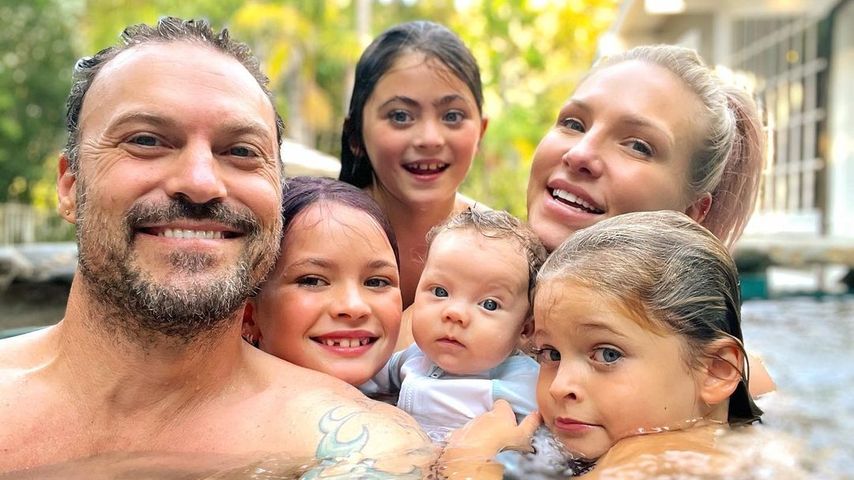 Brian Austin Green mit seinen Kindern und Sharna Burgess