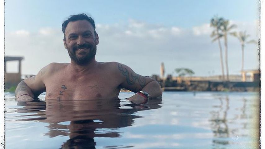 Schauspieler Brian Austin Greene im Pool