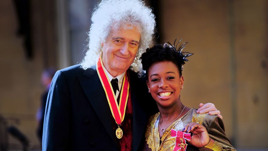 Brian May und YolanDa Brown mit ihren Ritterorden