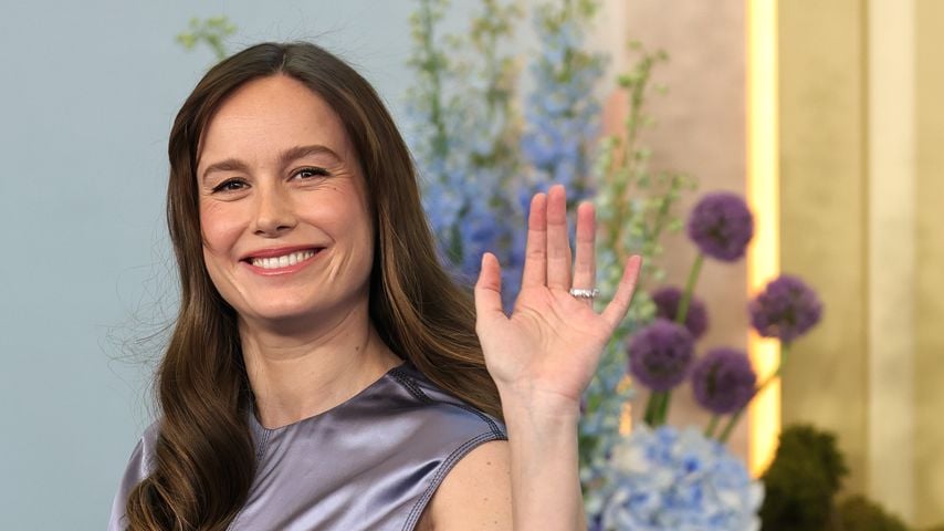 Brie Larson begeistert Fans im tief ausgeschnittenen Bikini