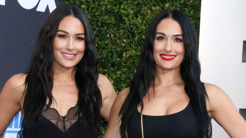 Brie und Nikki Bella bei der "WWE Friday Night Smackdown"-Premiere in LA im Oktober 2019
