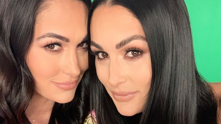 Im TV: Nikki und Brie Bella erzählen von Geburtsschmerzen