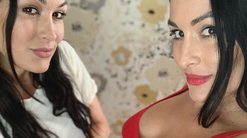 Brie und Nikki Bella in der 27. Schwangerschaftswoche im April 2020