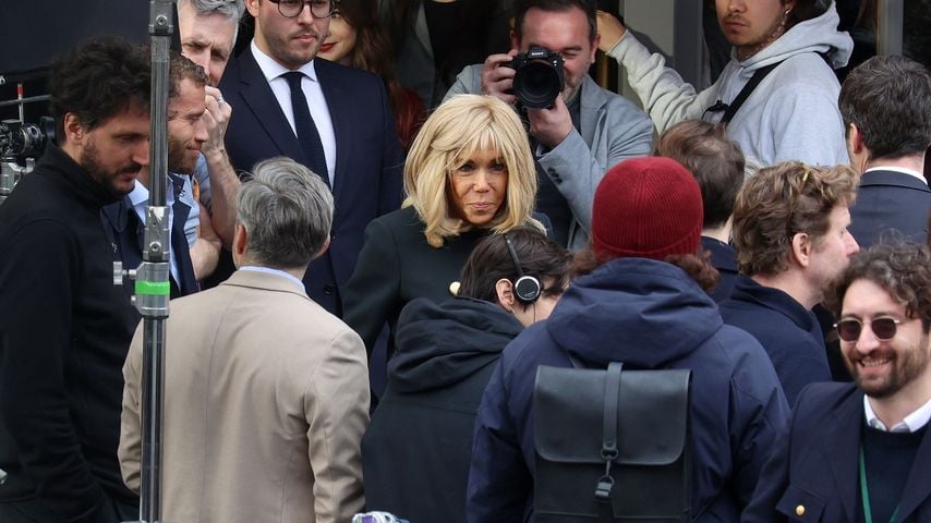 Brigitte Macron am Set von "Emily in Paris" im April 2024