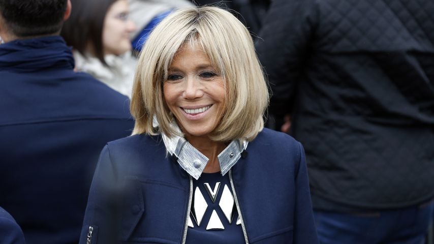 Nach Not-OP: Brigitte Macron per FaceTime bei Modenschau