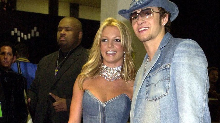 Britney Spears und Justin Timberlake bei den AMAs 2001