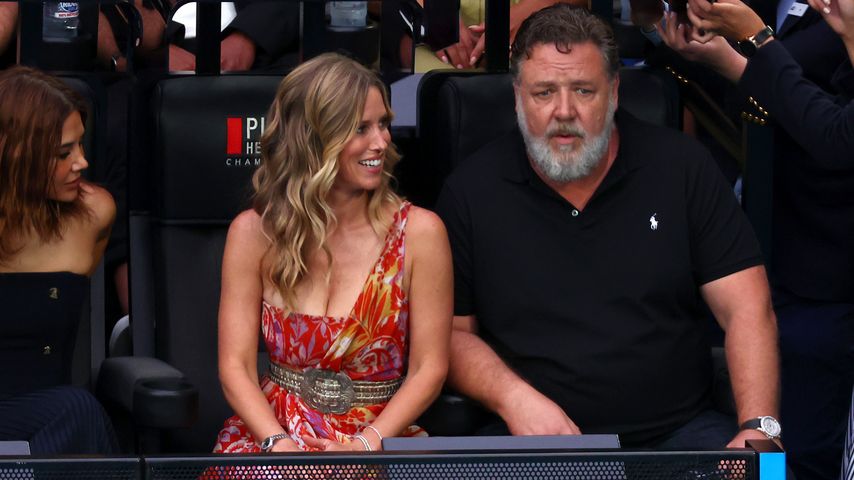 Britney Theriot und Russel Crowe bei den Australian Open in Melbourne 2023