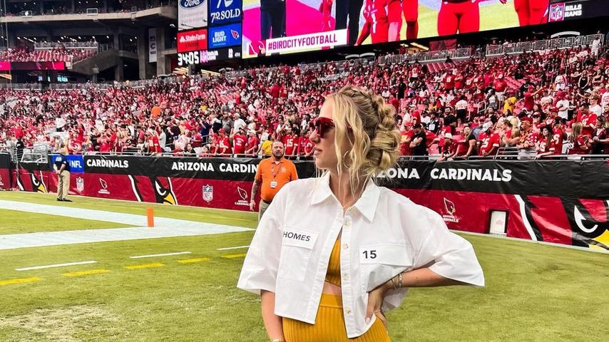 Brittany Mahomes auf dem Football-Feld