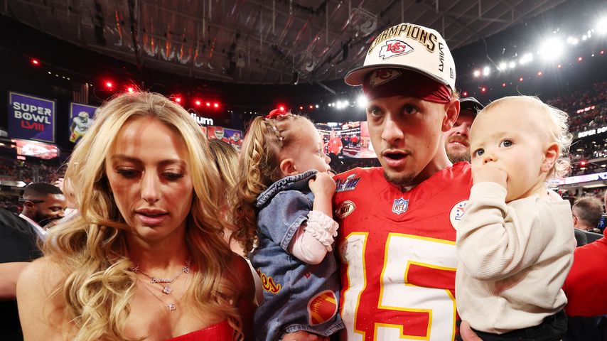 Brittany Mahomes, Patrick Mahomes und ihre Kinder beim Super Bowl 2024