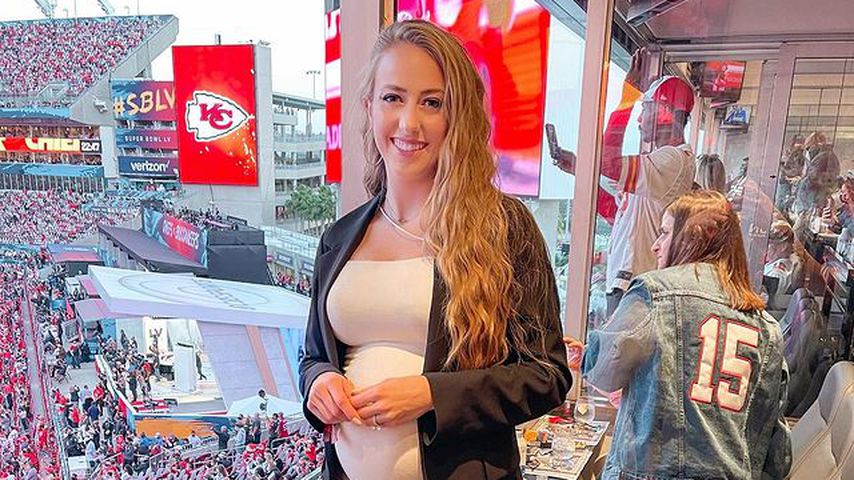 Patrick Mahomes' Verlobte hochschwanger beim Super Bowl