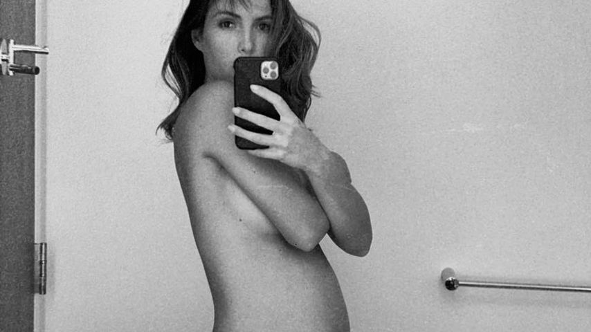 Playmate Brittny Ward postet splitternacktes Schwanger-Pic