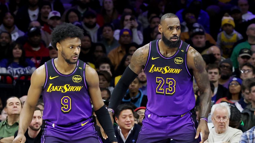 Bronny James und LeBron James, 2025