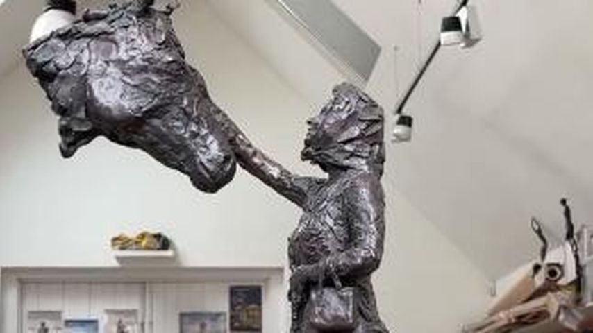 Bronzestatue von Queen Elizabeth II.