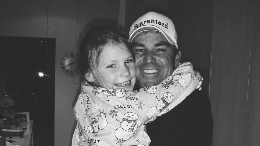 Brooke Warne mit ihrem verstorbenen Vater Shane