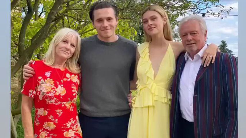 Brooklyn Beckham, seine Verlobte Nicola Peltz und seine Großeltern Jacky und Tony Adams, Juli 2020